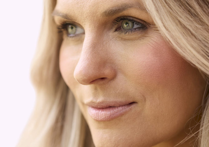 La skincare che funzionava prima non funziona più? Perché la pelle cambia tra i 30 e i 40 anni e come adattare la routine senza ricominciare da zero
